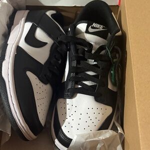 Nike Women's Black and White Sneakers